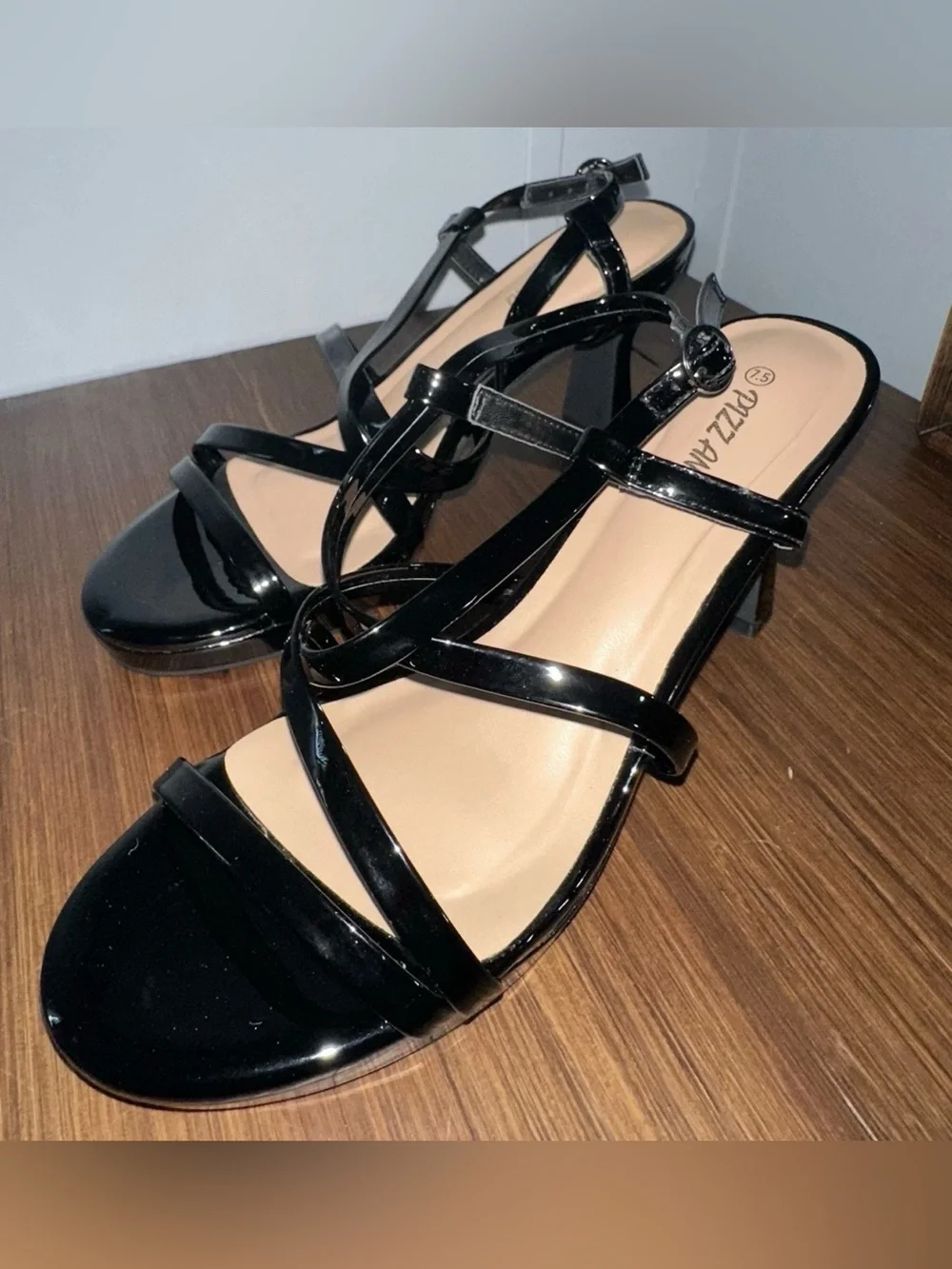 PIZZ ANNU Vola Black Patent Strappy Block Heel Sandals - Women’s 7.5 US NEW